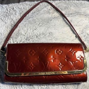 Louis Vuitton Amarante Monogram Vernis Rossmore MM Clutch